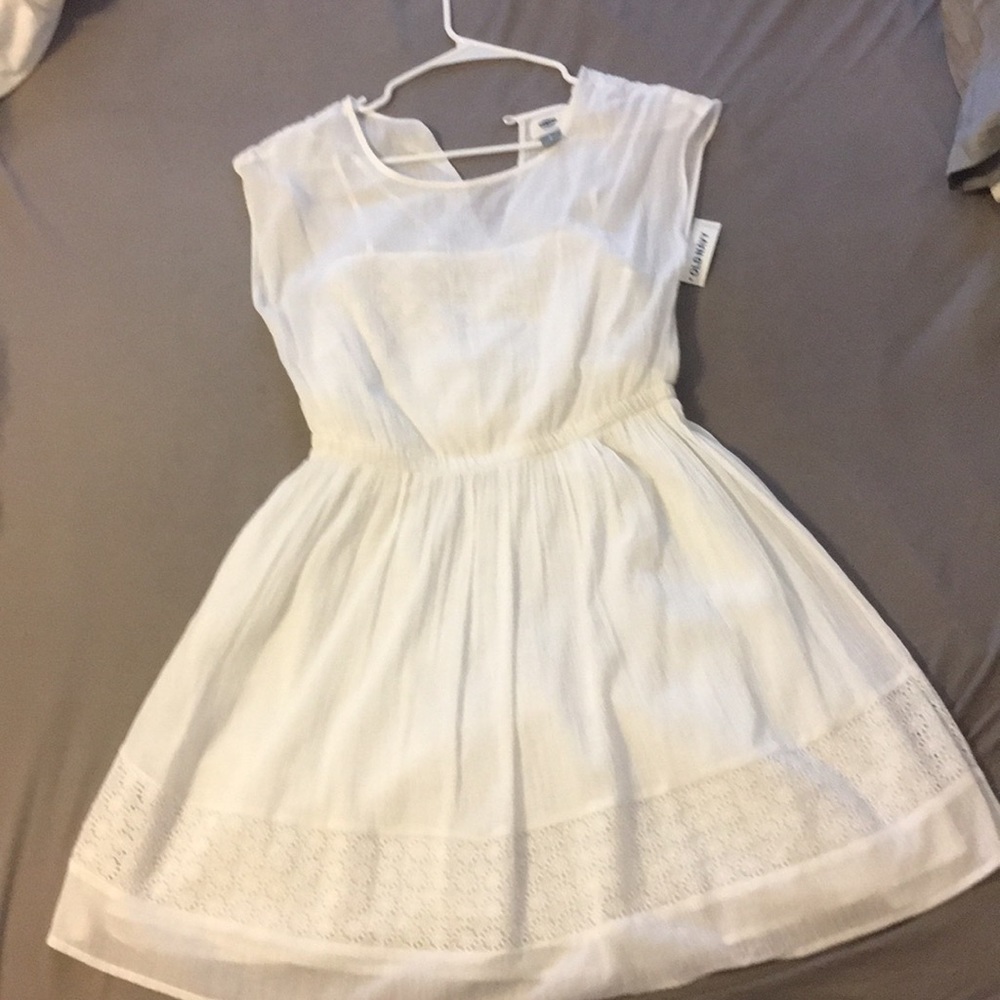 NEW! Beautiful and delicate Old Navy white dress